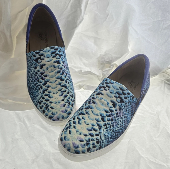 Donald J Pliner Neakers EUC - Picture 12 of 13